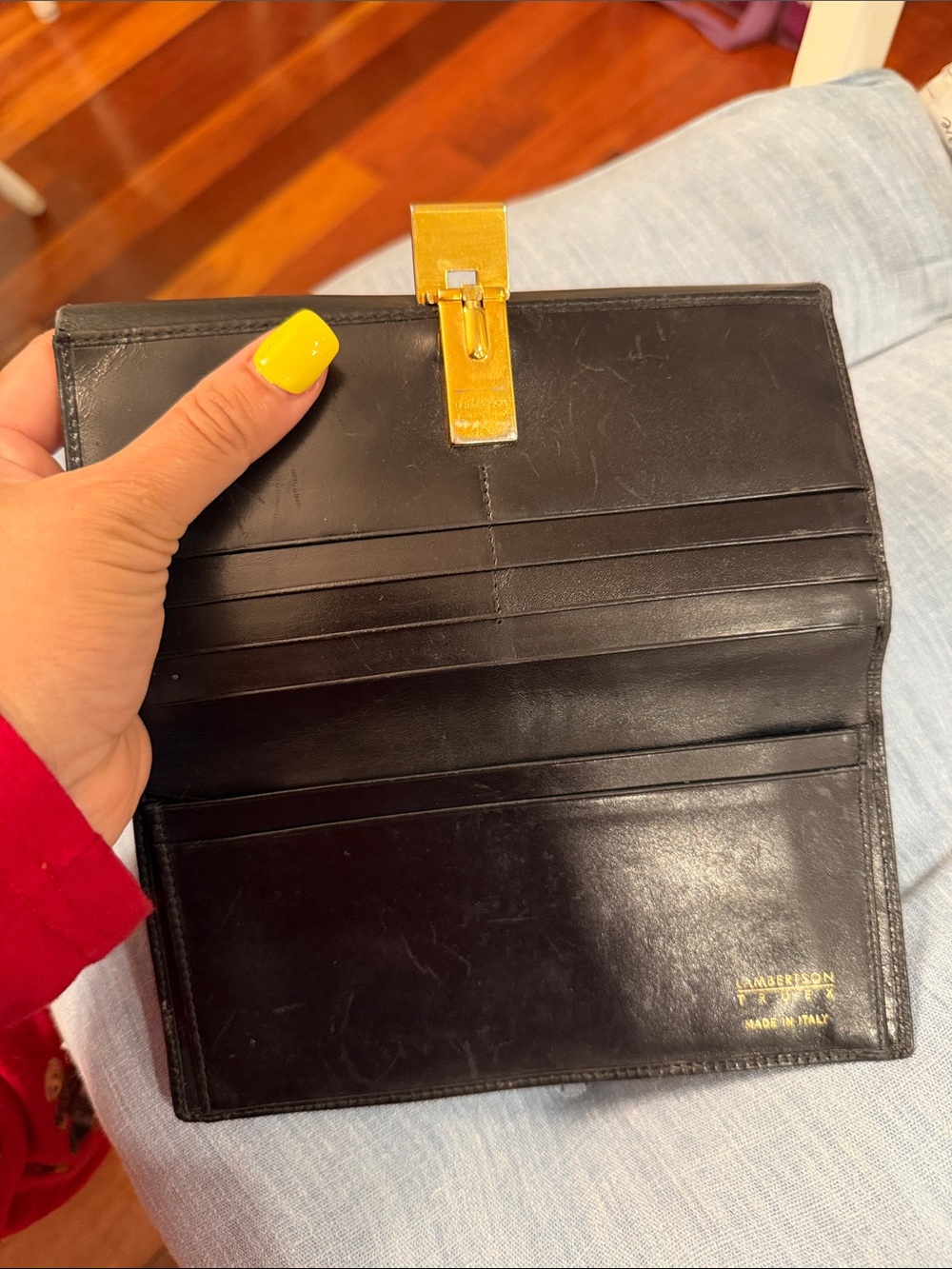 LAMBERTSON T R U E X 
Classic Black Leather Women's Wallet with Gold-Tone Clasp